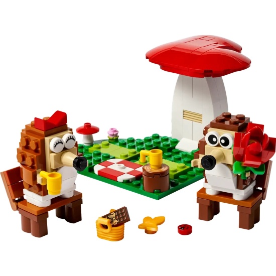 Конструктор LEGO 40711 Сувенирный набор Свидание ёжиков на пикнике 4